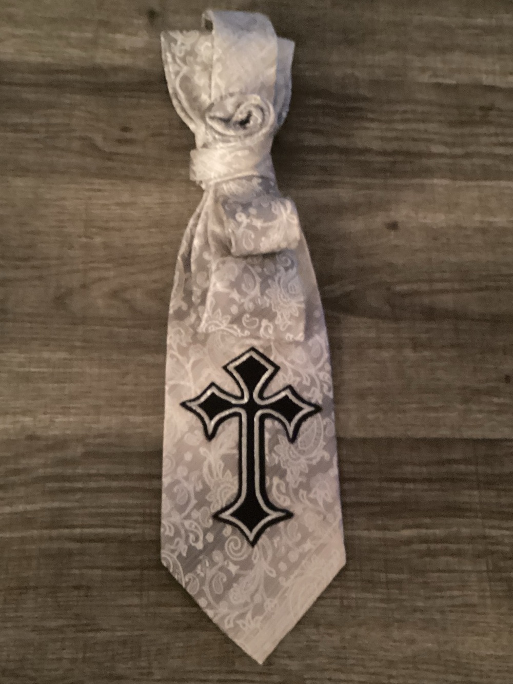 Silver Paisley Tie with Black Cross Accent - Van Heusen
